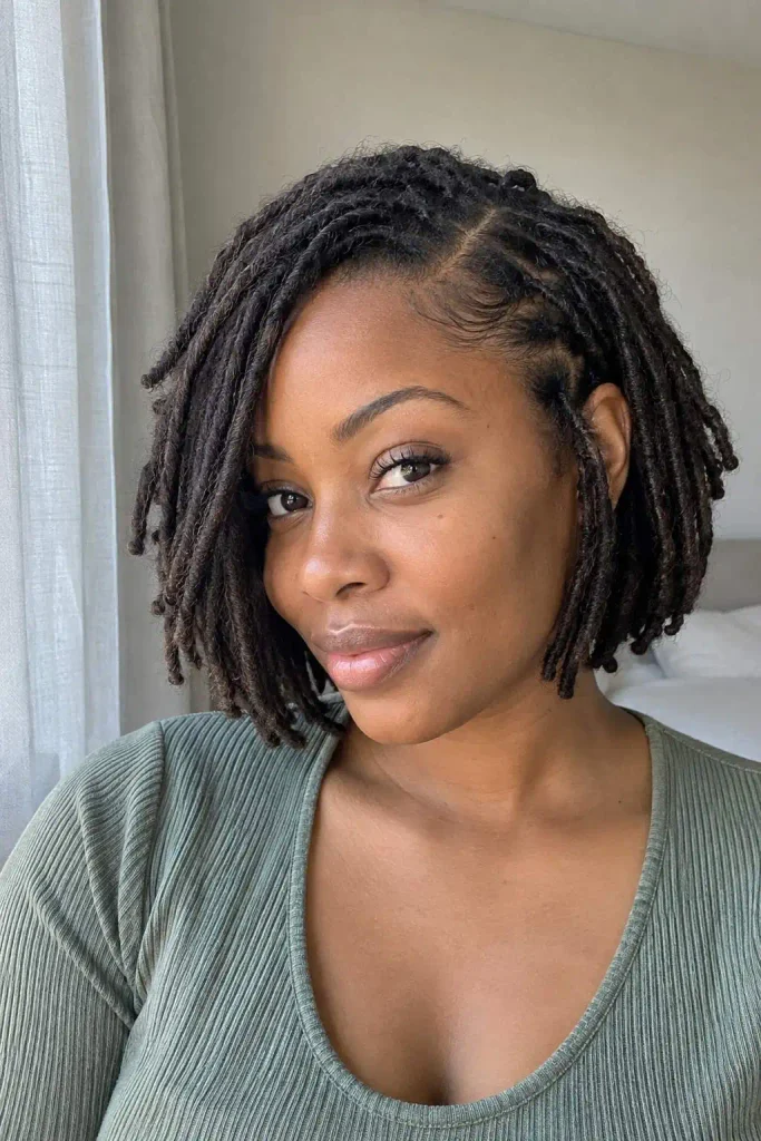 Short side-part loc bob